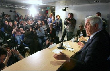 Frits Bolkestein à Paris pour défendre son nom et sa directive