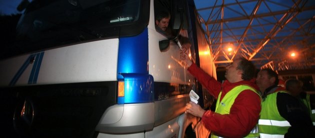 Les routiers europeens montrent les dents face au pétrole cher