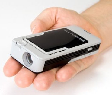 Minis projecteurs MPro 110 de 3M et POCKETCINEMA V10 de AIPTEK